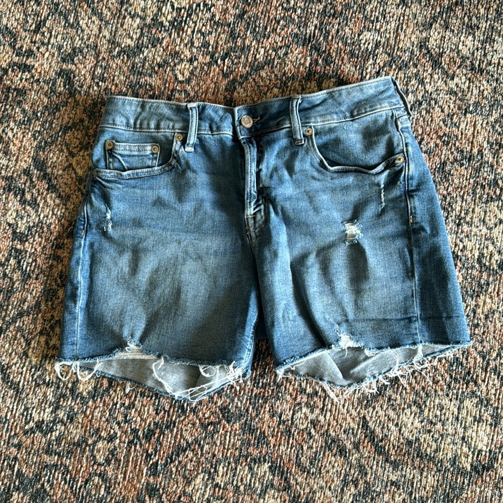 🌟Women’s Gap Distressed 5” Denim Shorts (PLEASE READ DESCRIPTION)
